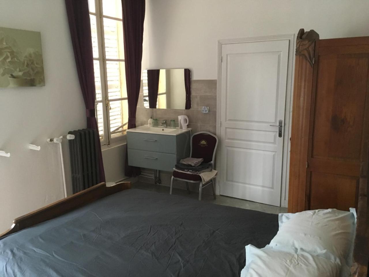 Chateau Nevers Acomodação com café da manhã Varennes-Vauzelles Quarto foto